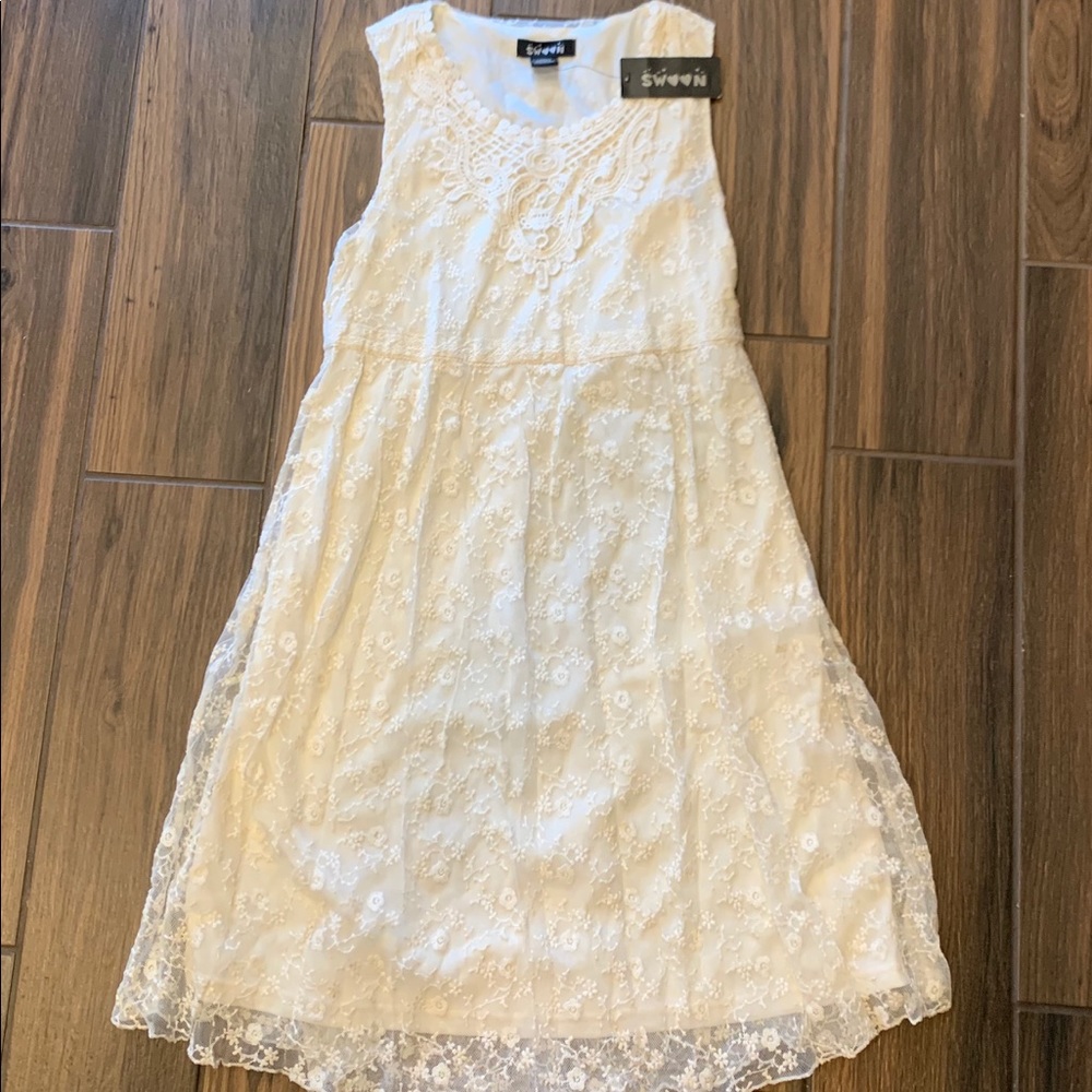 Juniors off white lace dress